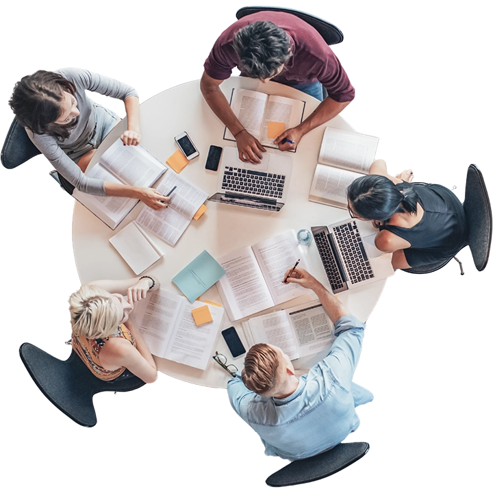 Equipo de Trabajo en una mesa